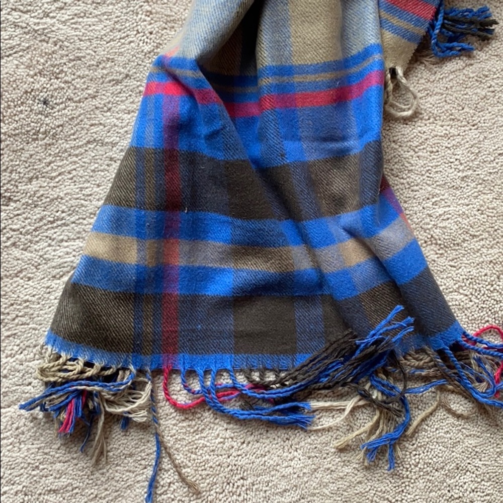 Blue , tan, red Blanket scarf. - Picture 3 of 7